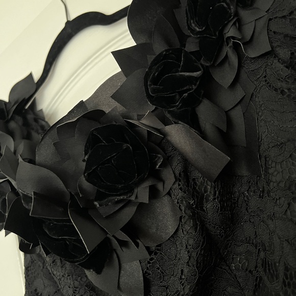 Stunning off shoulder lace dress with flower detail - Picture 3 of 5